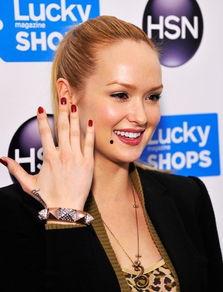 红色指甲明星,闪耀明星的时尚宣言